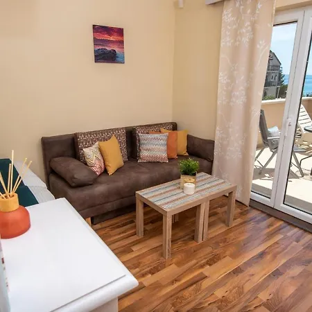 1 Bedroom In Podstrana *