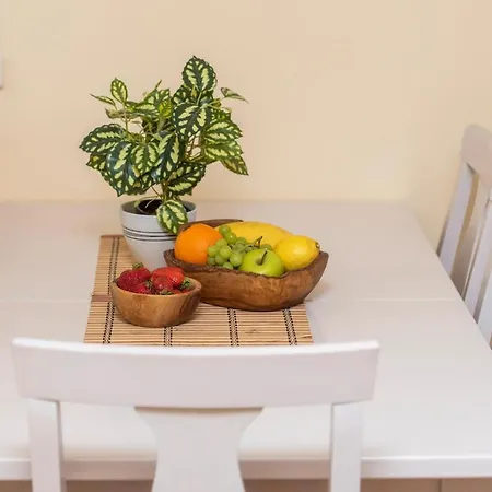 1 Bedroom In Podstrana Appartamento *