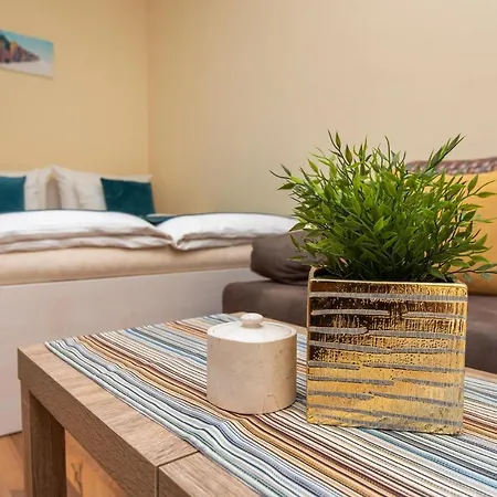 1 Bedroom In Podstrana Appartamento