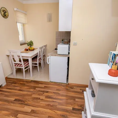 1 Bedroom In Podstrana *